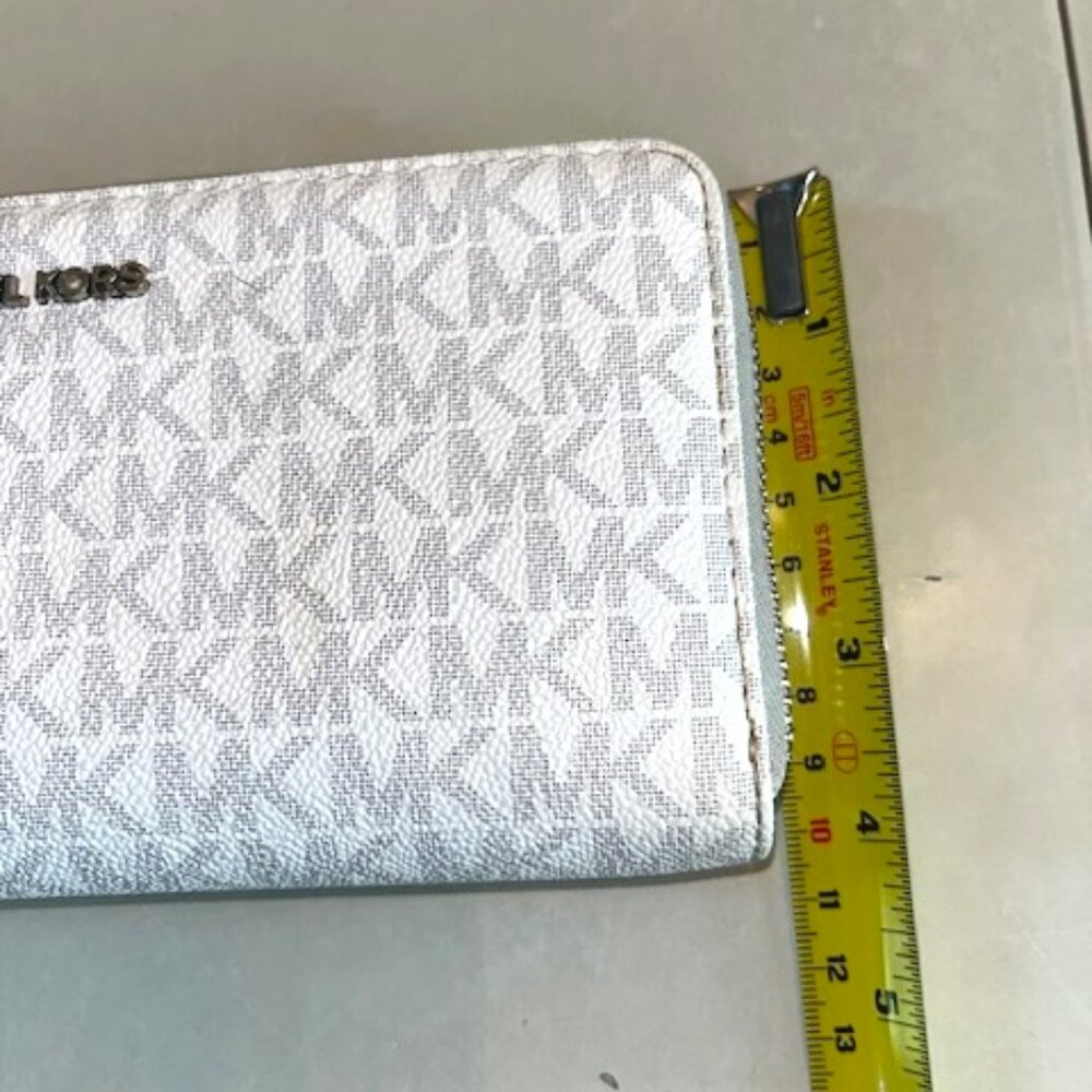 MICHAEL KORS | MK Signature Jet Set Zip Around Carryall Wallet-EUC - Picture 11 of 11